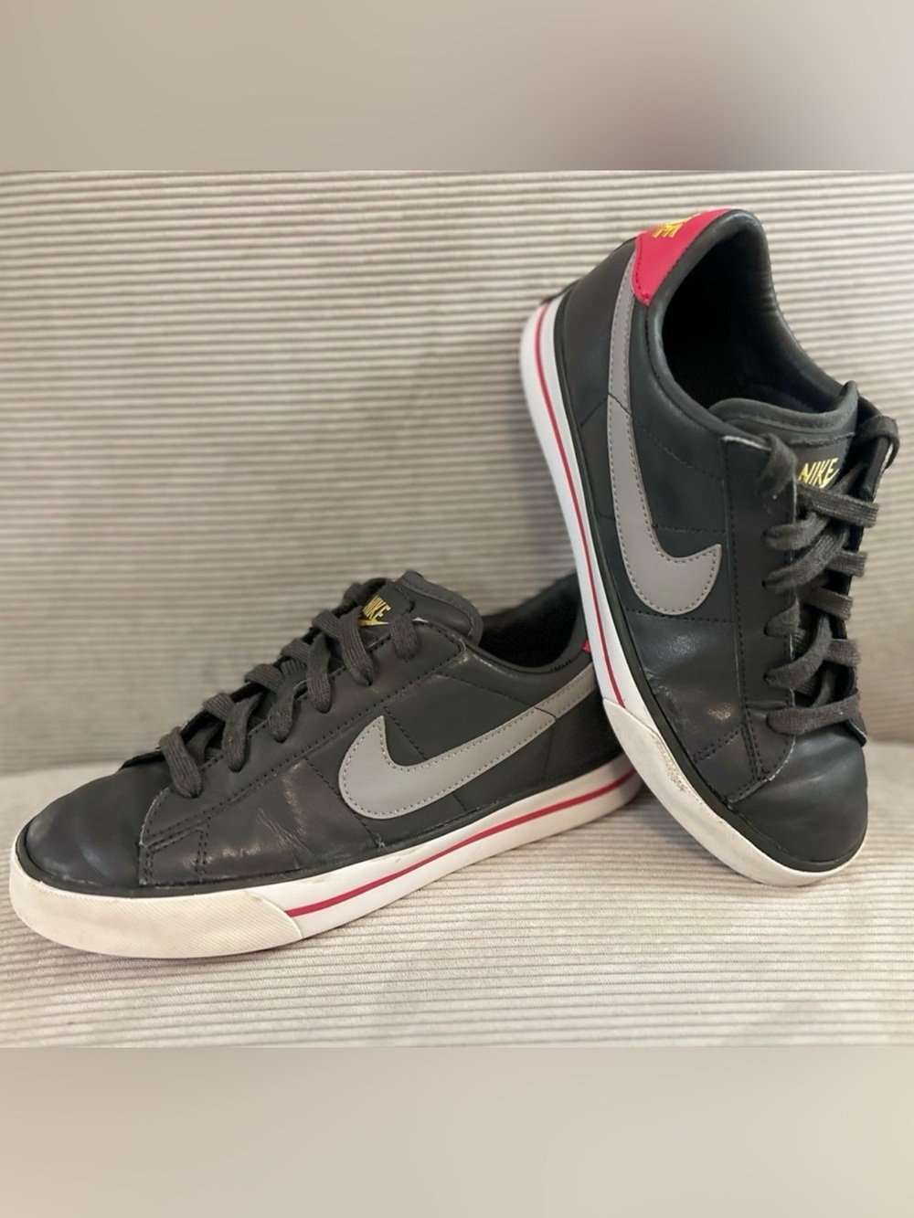 Nike Women's Sweet Classic Leather sneaker “Dark Grey/Stealth-Pink Flash" size 7